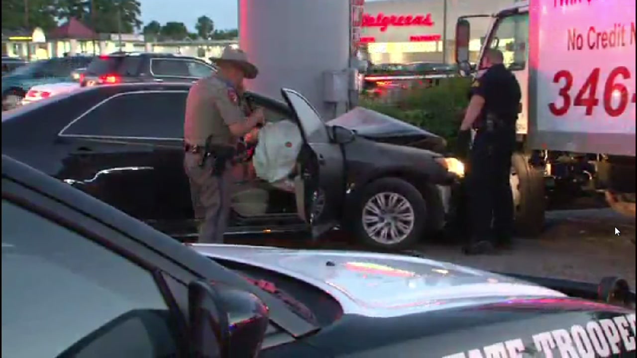 2 robbery suspects on the run in Montgomery Co.