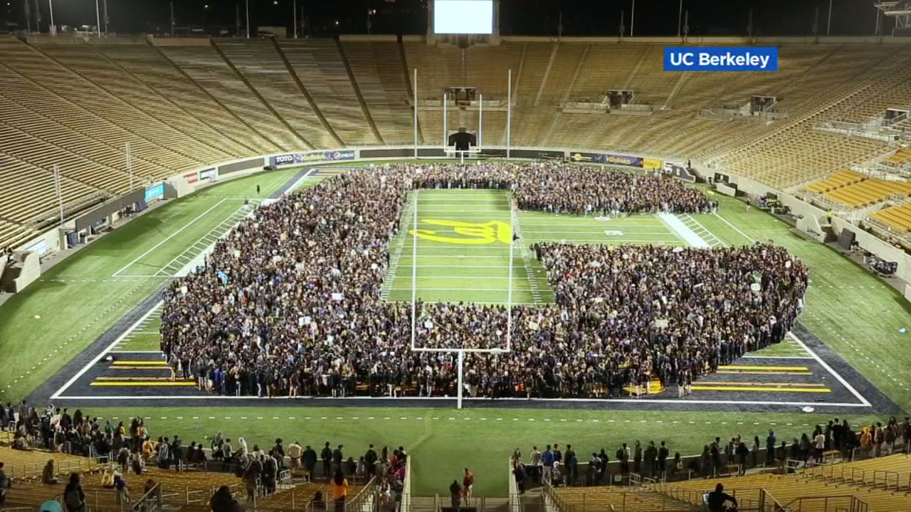 VIDEO: 'C' is for Cal, students break human letter world record in Berkeley