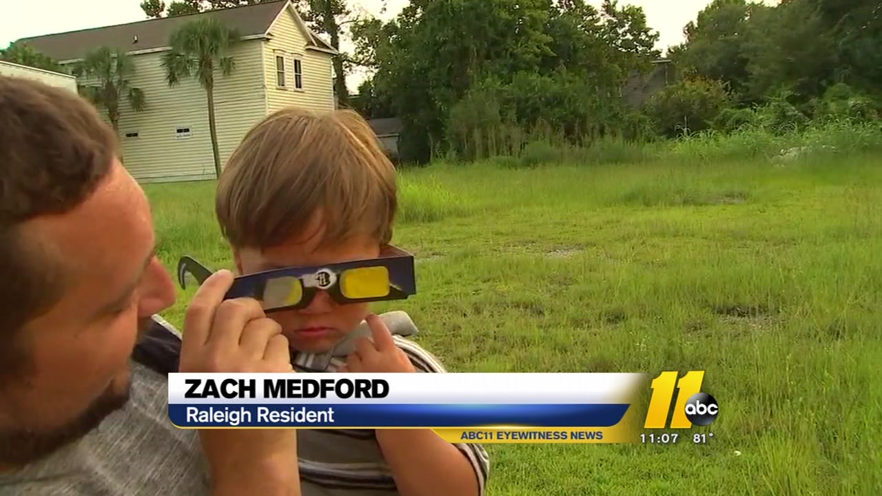 Eclipse enthusiasts descend on Charleston