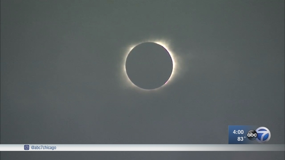 Solar eclipse moves over skies above Chicago, Carbondale