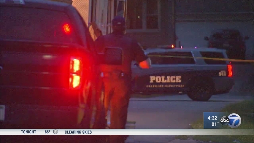 3 officers form human chain to rescue teen from burning home in Grayslake
