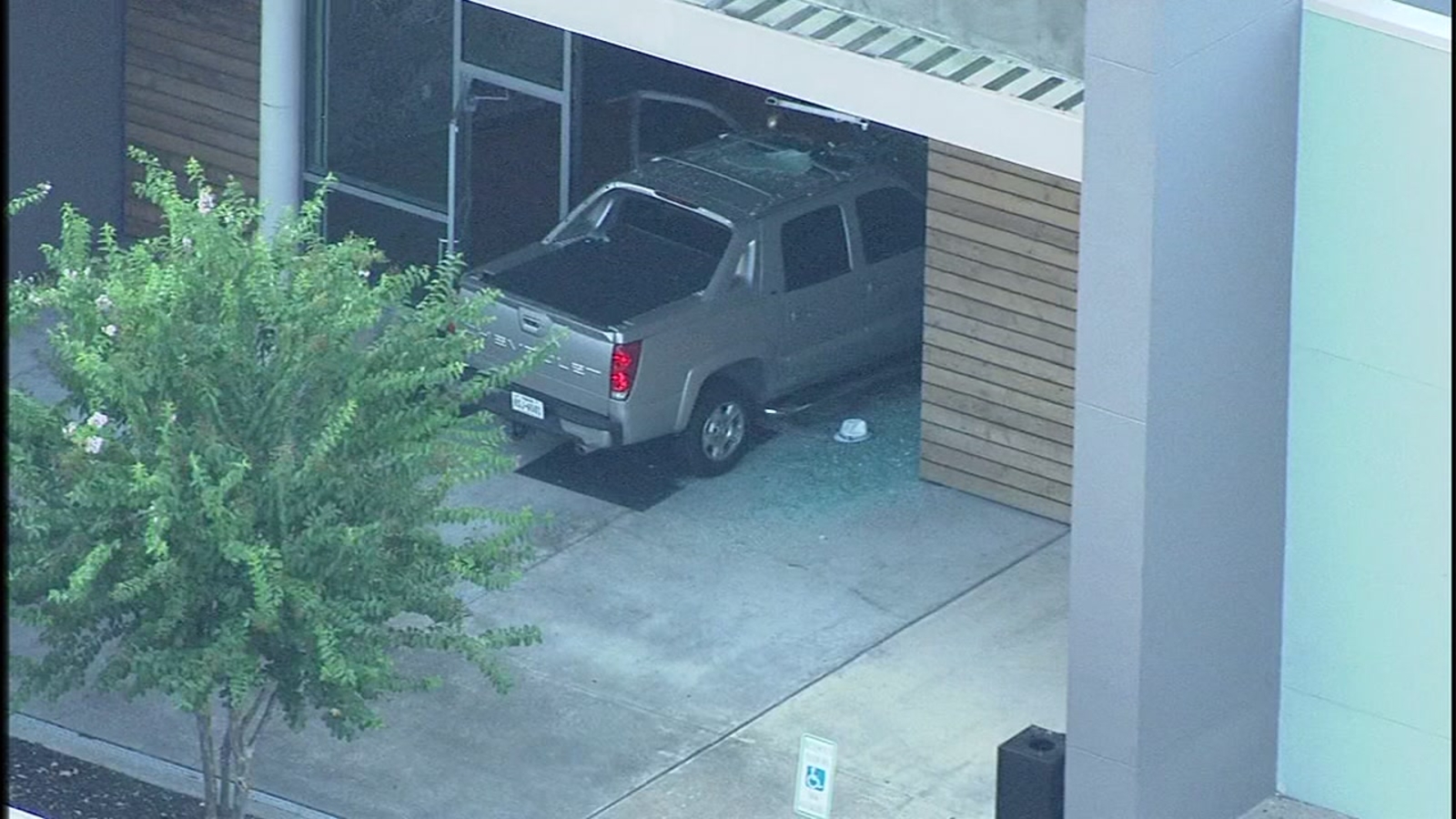 HPD Stolen truck slams into W. Houston gun range ABC13 Houston