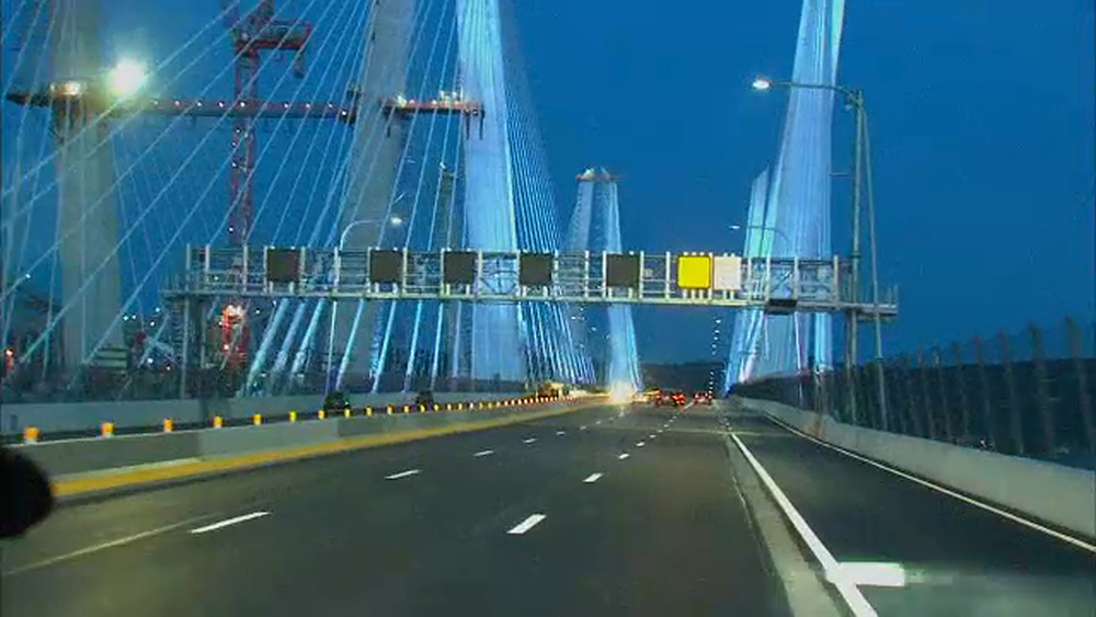 Traffic moving on new Tappan Zee Bridge
