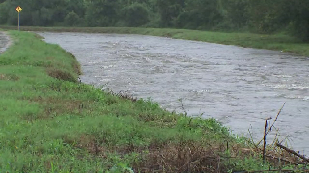 Keegans Bayou about to overrun its banks