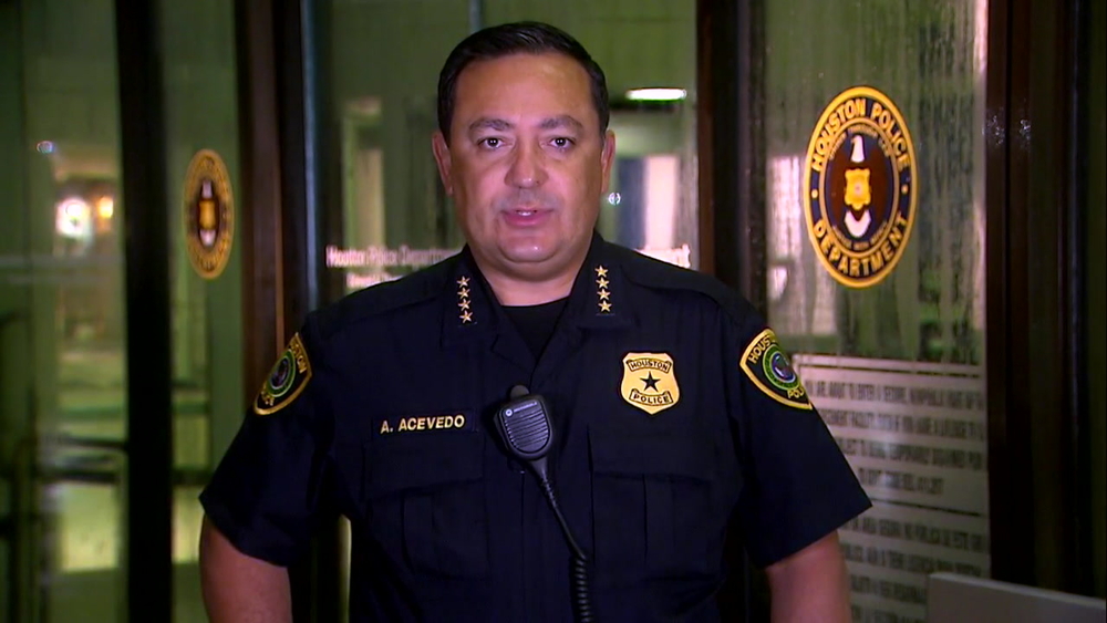 Houston police focus on saving lives, battling looters