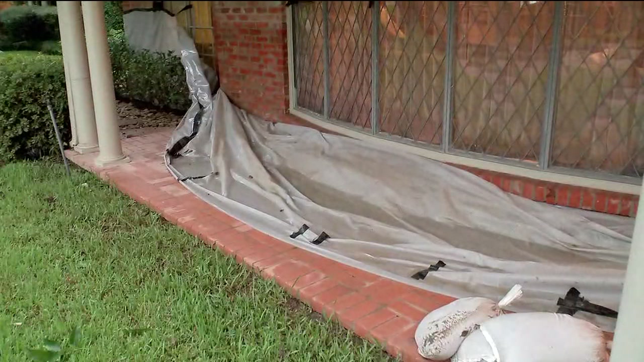 Meyerland home surrounded by sandbags still flooded