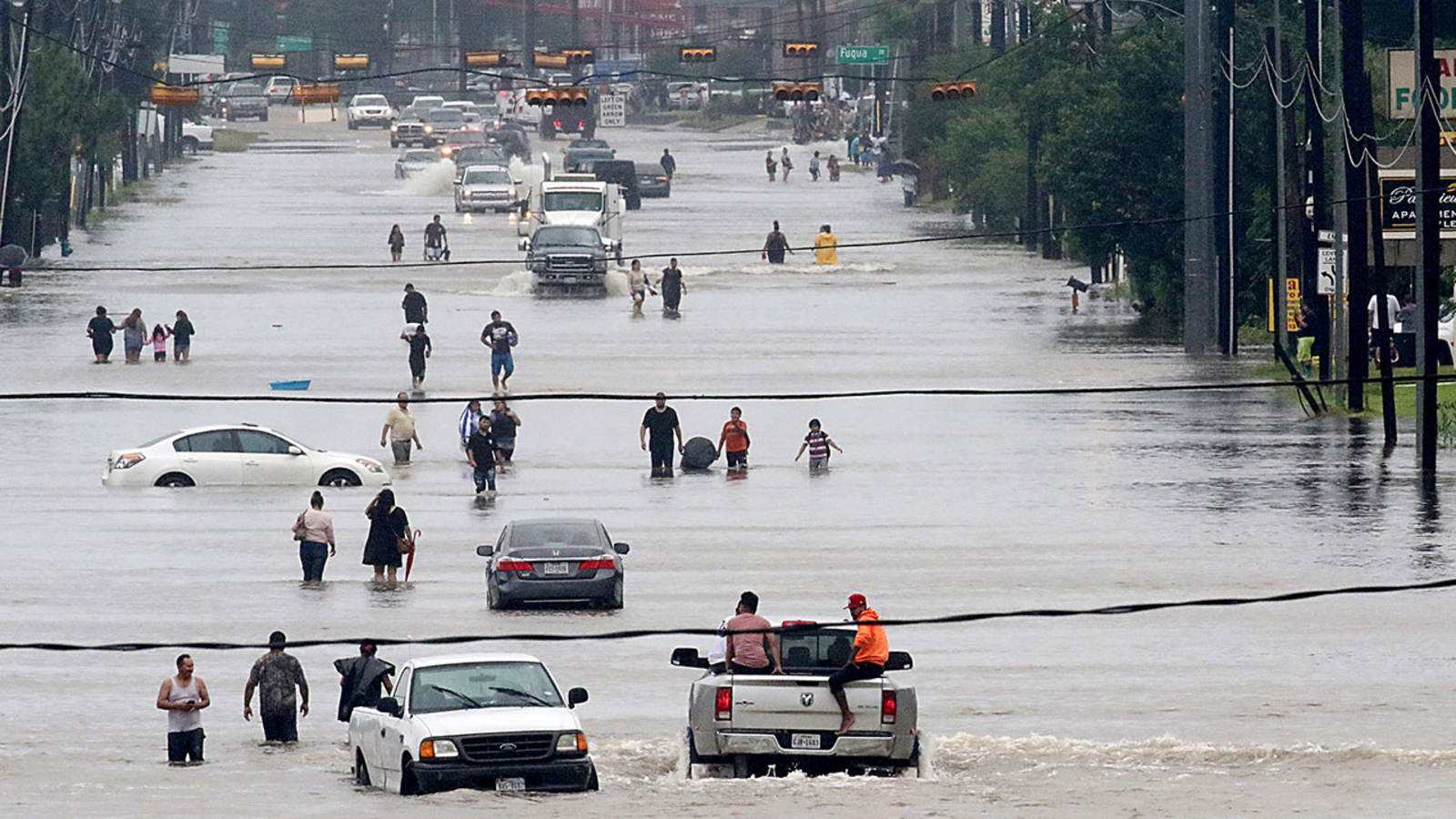 houston tx hurricane harvey woman jumps bac into water The Unprecedented Flooding in Houston, in Photos Hurricane Harvey: Life-Threatening Rain Hammers