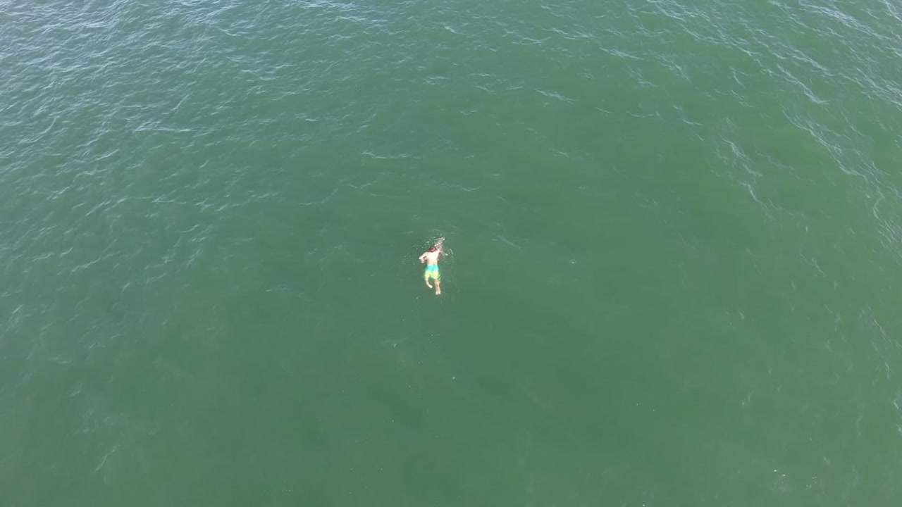 Suspect swims out to sea in escape attempt from Surf City