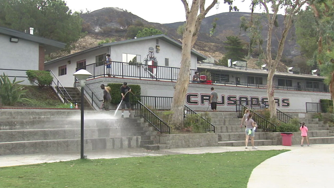 Volunteers help cleanup Sun Valley school dirtied by La Tuna Fire