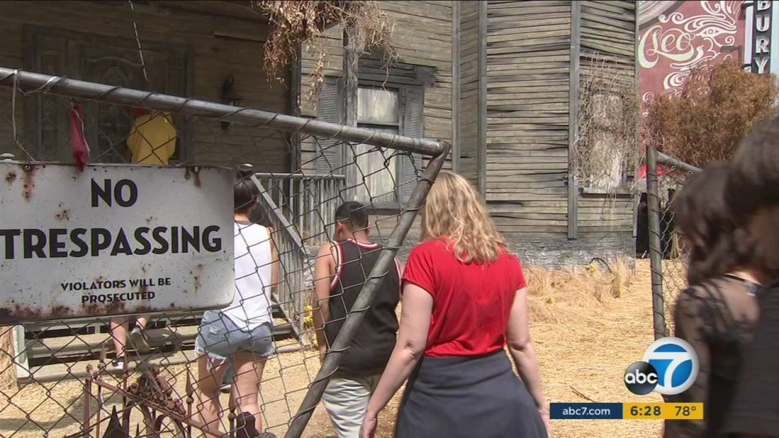 Creepy clown house with free admission pops up in Hollywood ABC7 Los