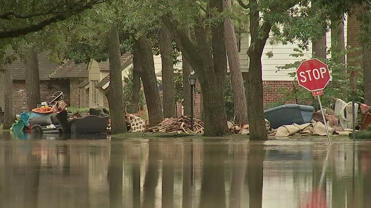 High water brings Nottingham Forest residents together
