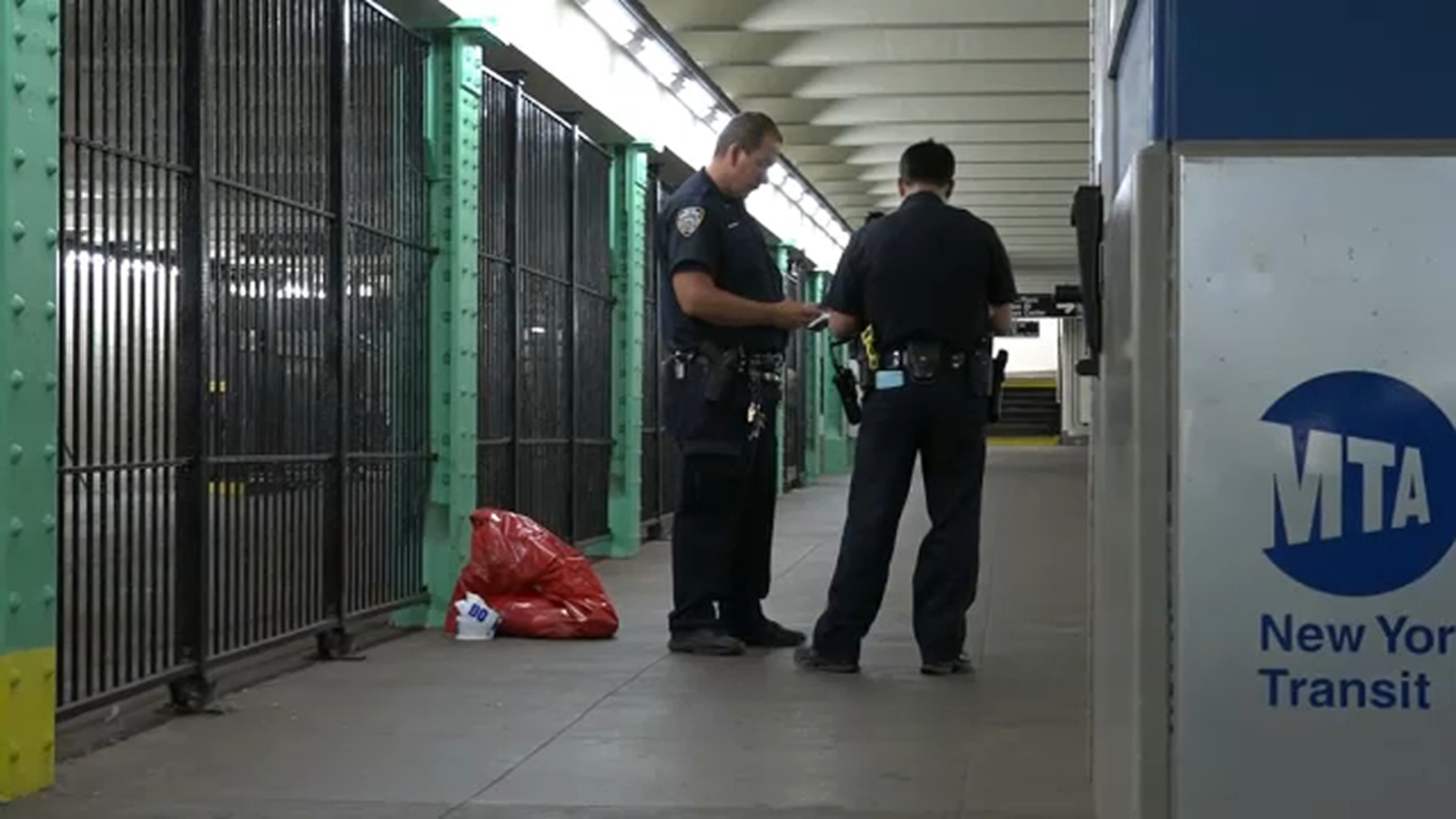 Man slashed following argument on subway in Downtown Brooklyn - ABC7 ...