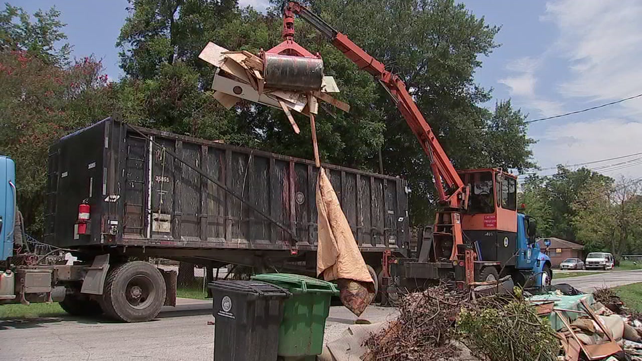 More trucks coming to pick up Houston's flood debris