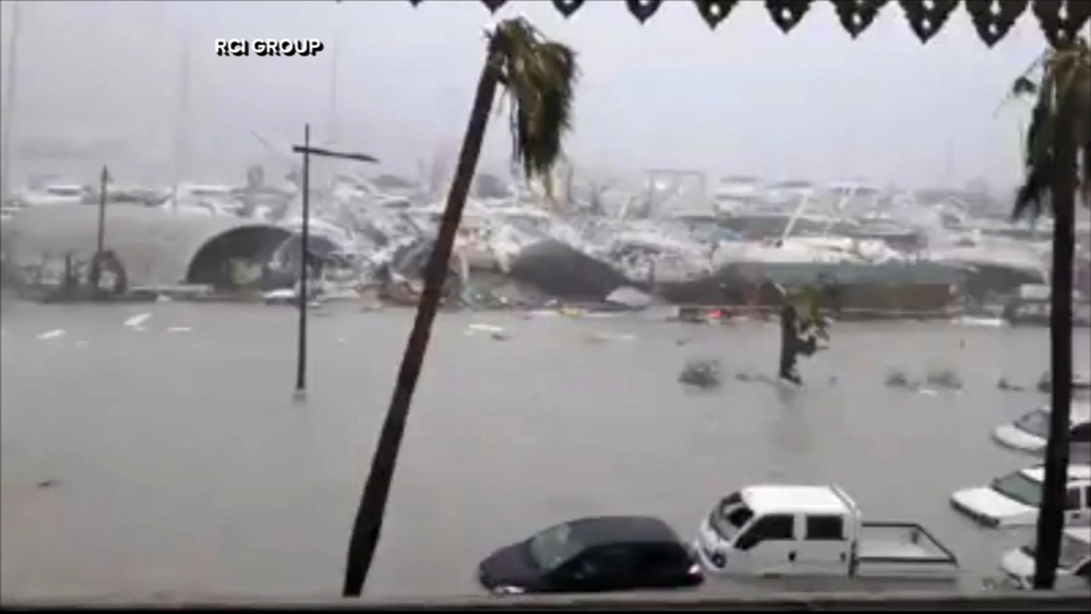 Irma hits St Maarten, floods streets