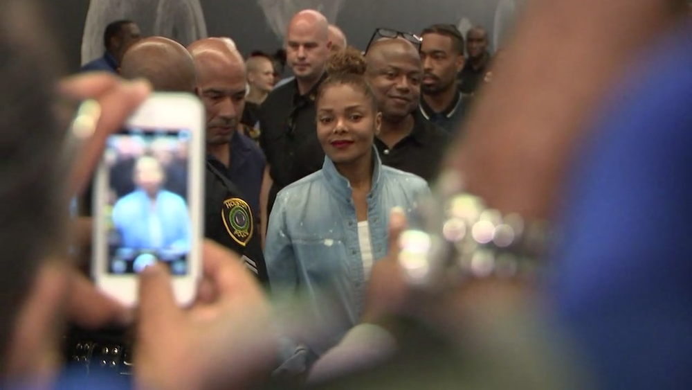 Janet Jackson visits Harvey evacuees at GRB shelter