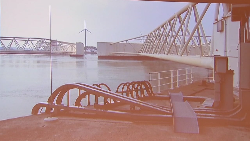 Houston mayor pushes storm surge 'spine' for Houston