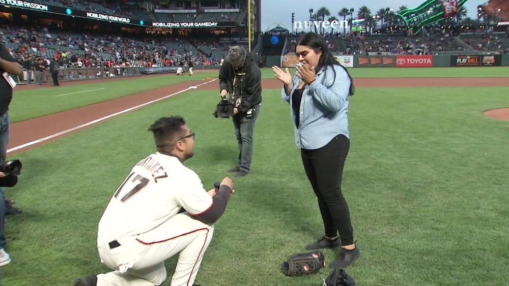 EXCLUSIVE: Giants fan's epic wedding proposal spreads love