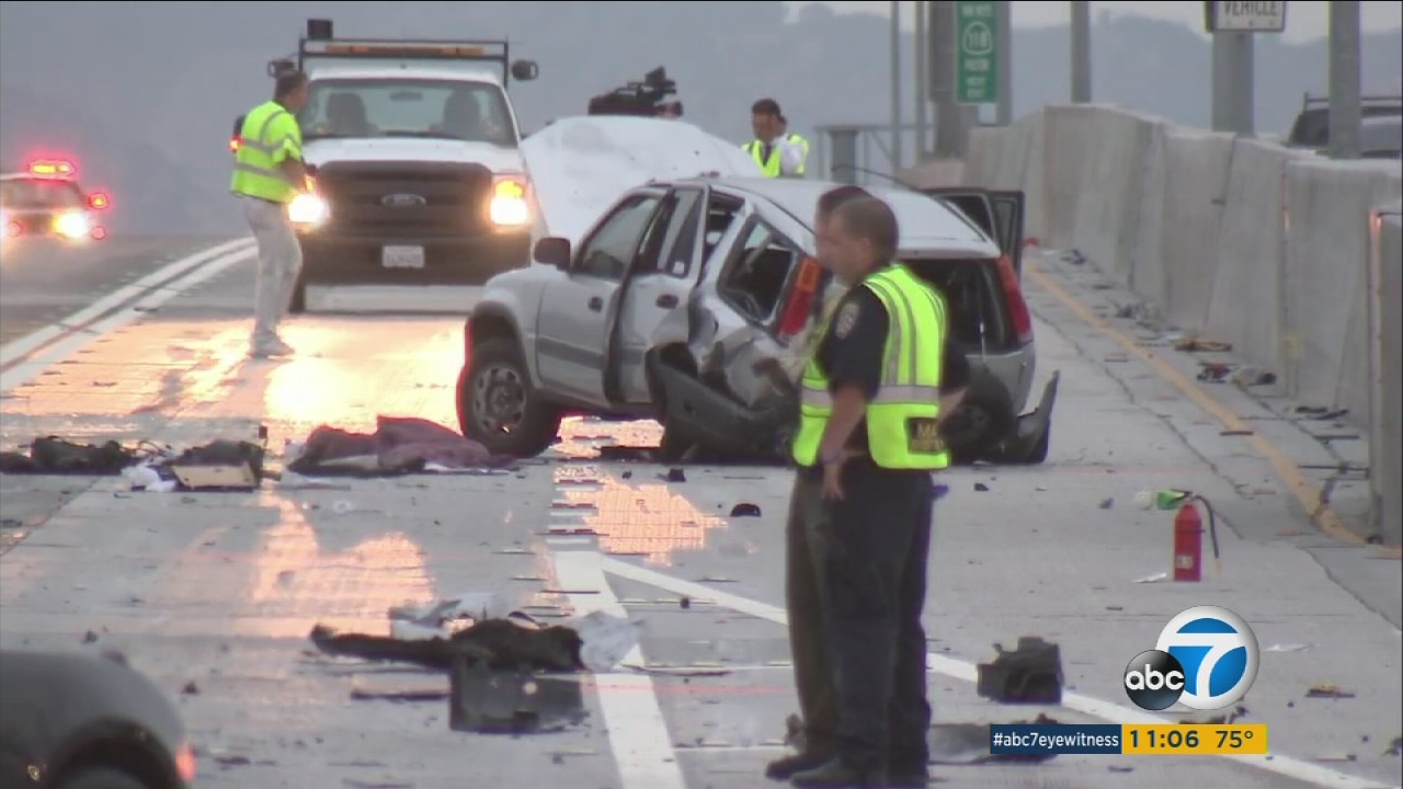 1 killed in fiery 4-vehicle crash on 5 Fwy in Arleta