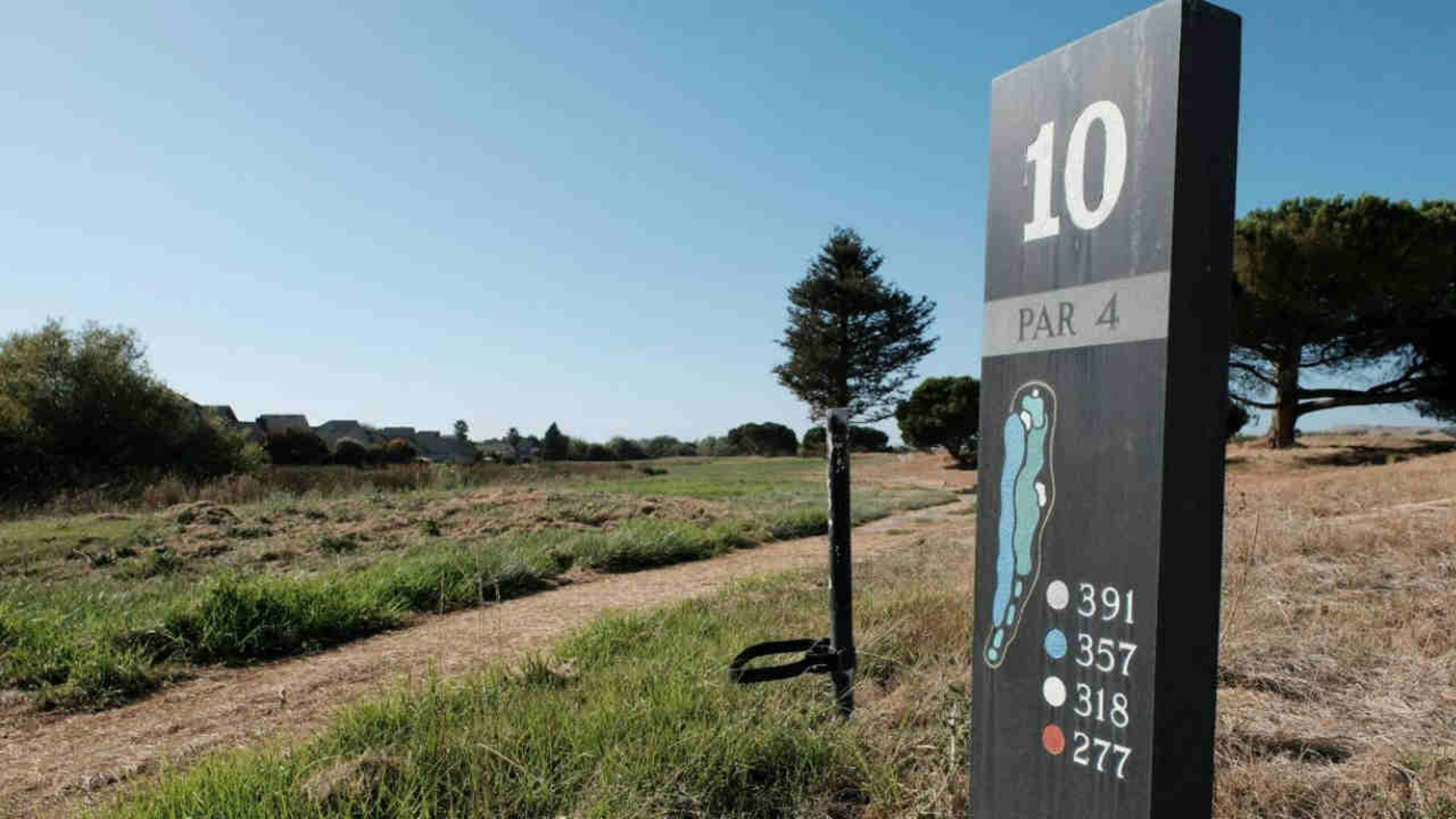 Petaluma residents who paid extra to live next to golf course left Petaluma residents who paid extra to live next to golf course left