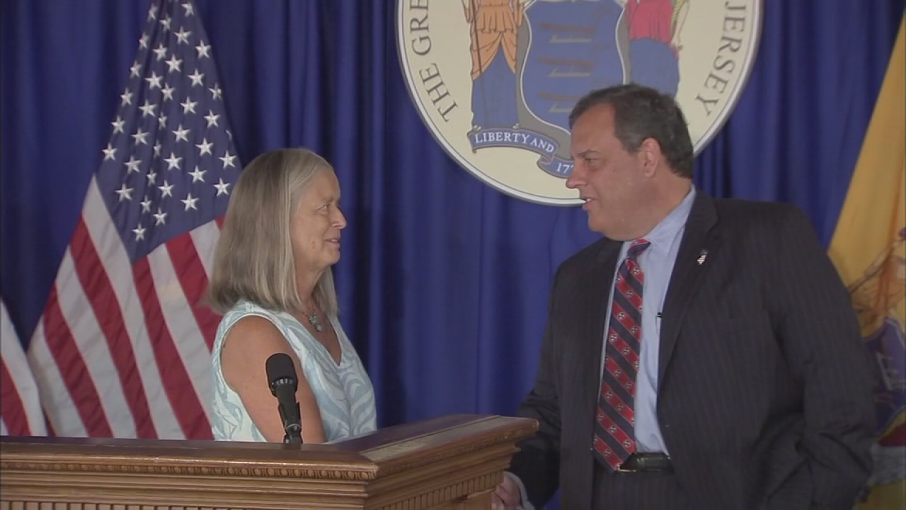 Christie pardons woman with felonies after her drug recovery