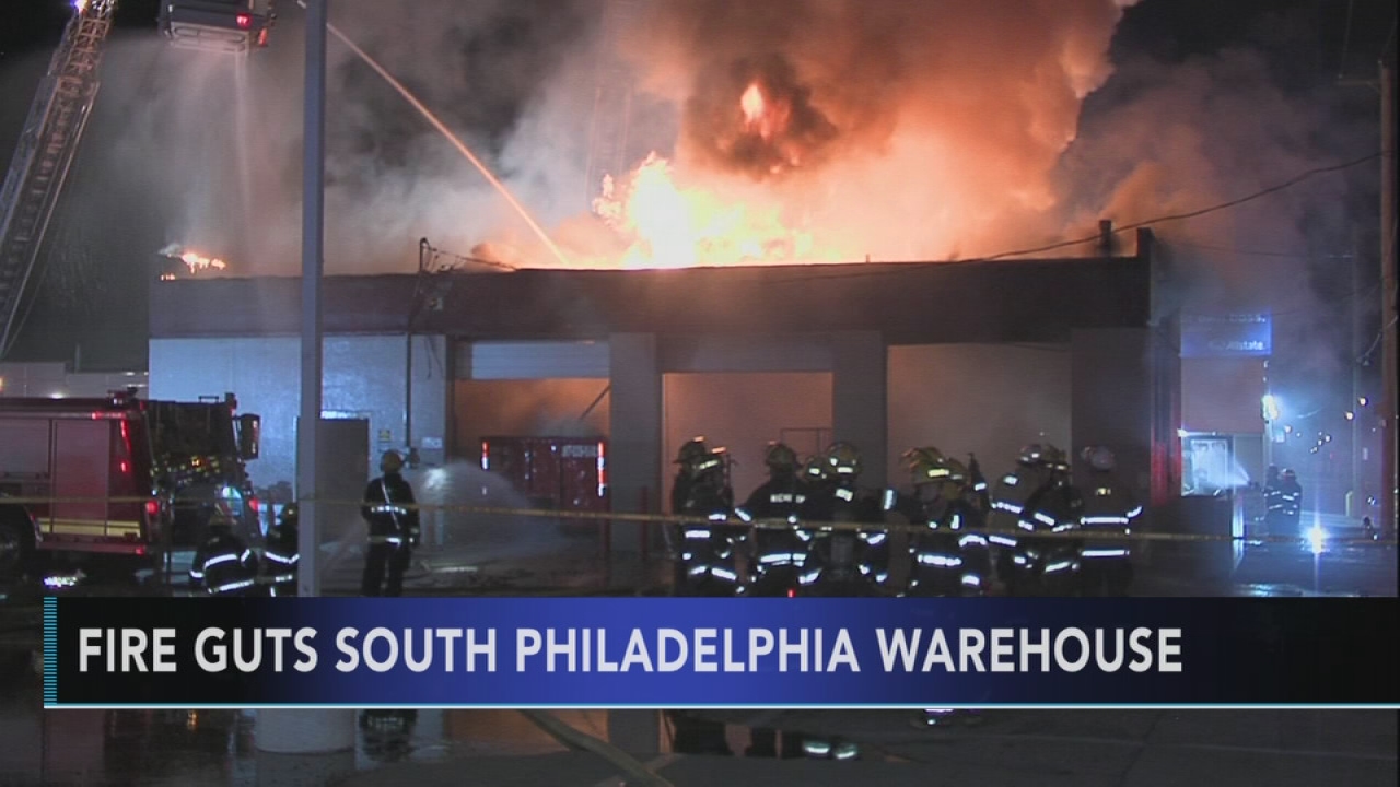 Fire destroys South Philadelphia warehouse