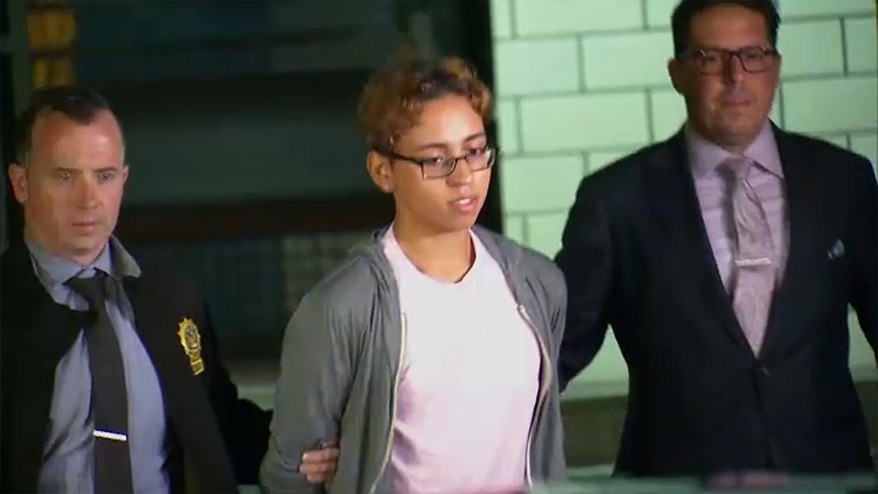 Teen killed in double stabbing at Bronx school