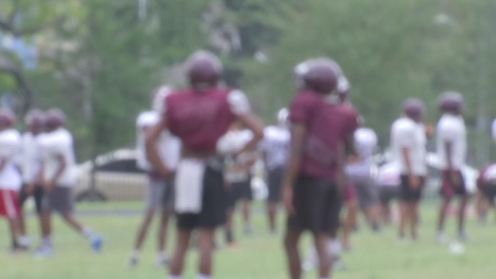 School districts won't punish athletes for protesting national anthem