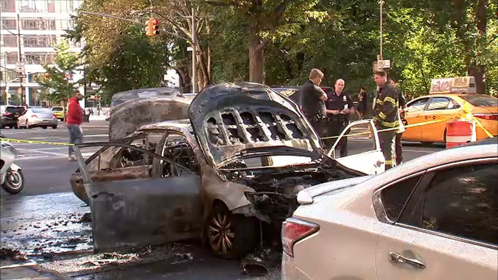 Car burnt to a crisp in Upper West Side fire - ABC7 New York