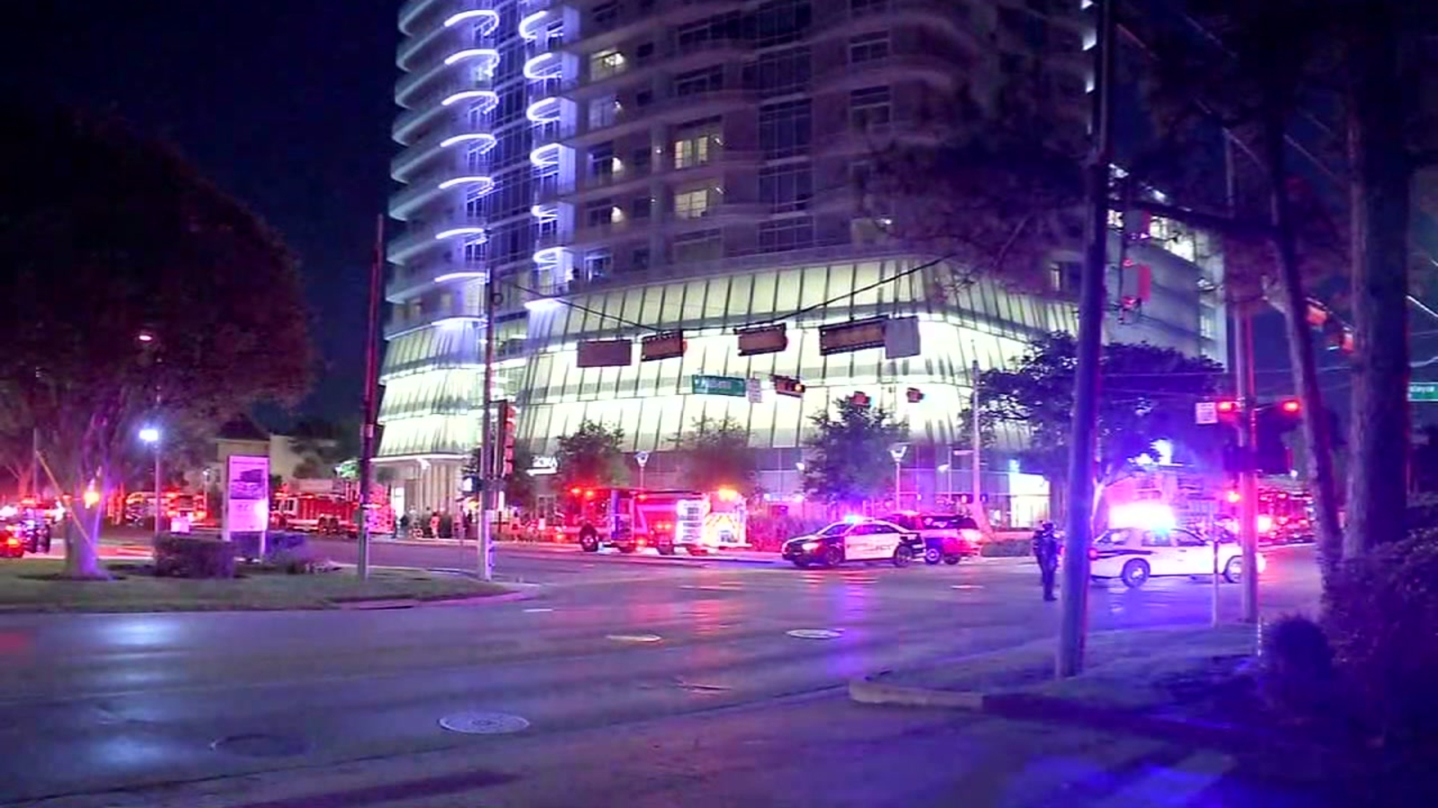 2-alarm fire forces evacuation at high-rise apartment - ABC13 Houston