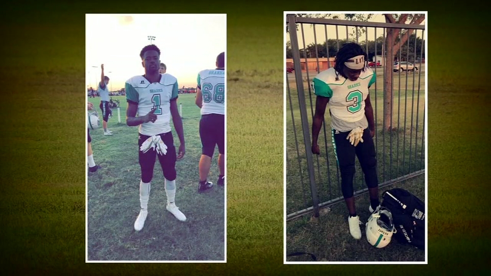 2 football players kicked off team after anthem protest