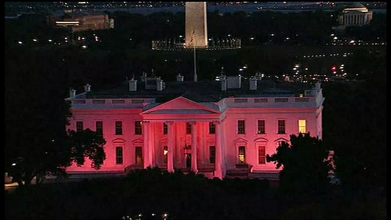 White House lit pink for Breast Cancer Awareness