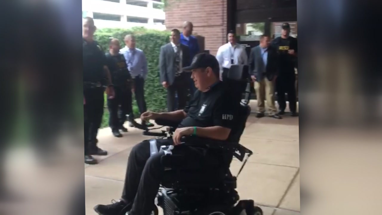 HPD officer shot by burglary suspect released from hospital - ABC13 Houston