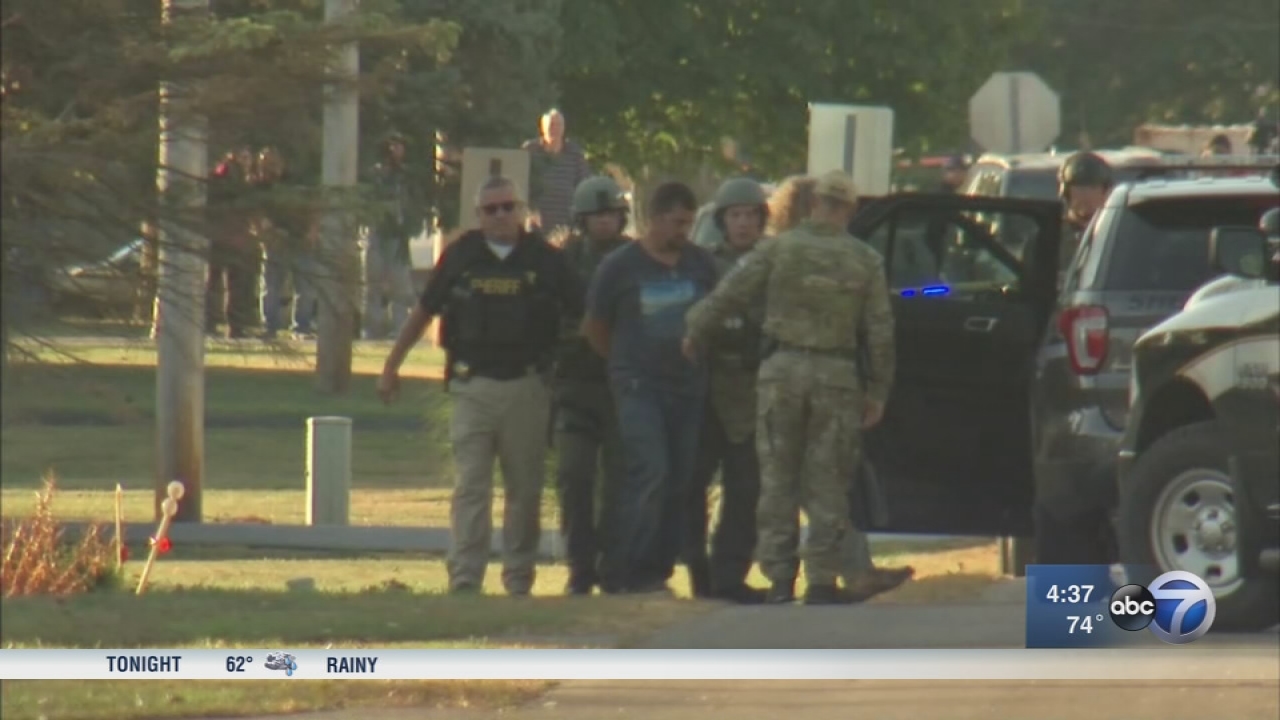 Ex-deputy surrenders to police in Earlville