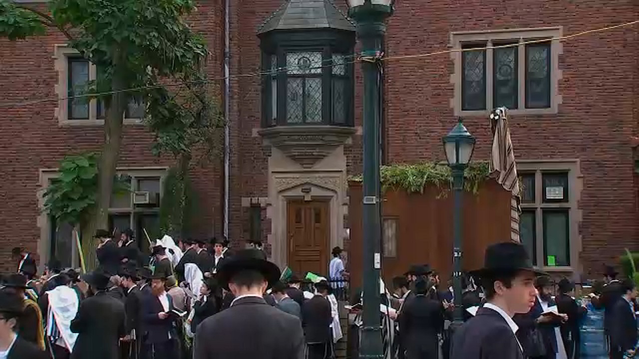 Woman caught snatching baby from Hasidic group's headquarters in Brooklyn