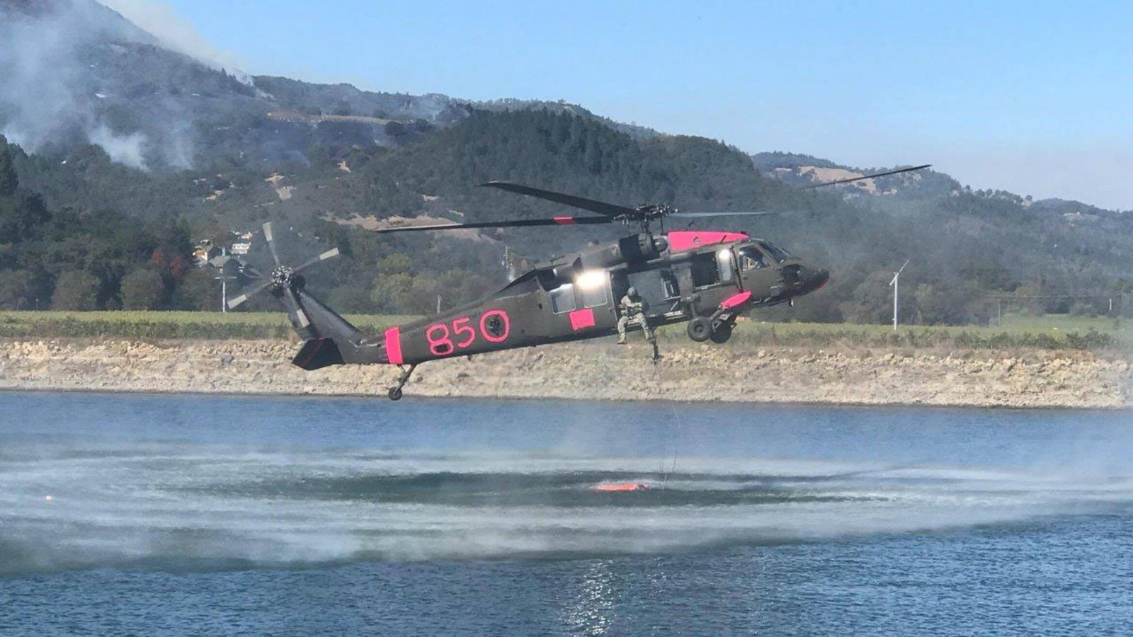 Helicopters pick up water to battle North Bay wildfires ABC7 New York