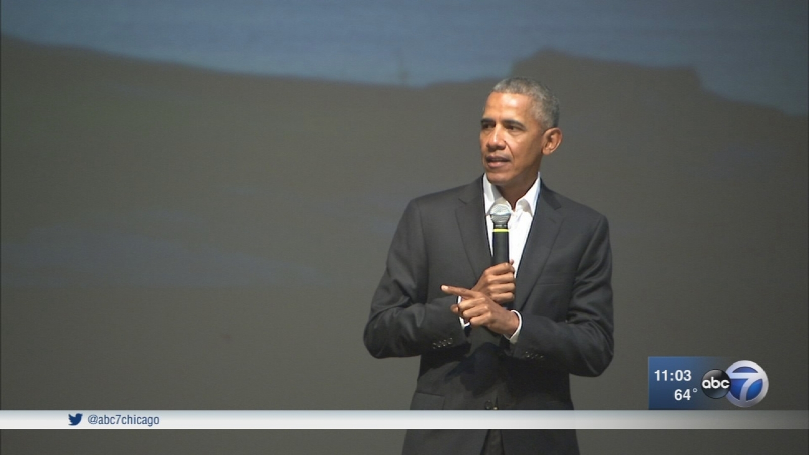 Barack Obama makes surprise visit to Chicago for youth event ABC7 Chicago