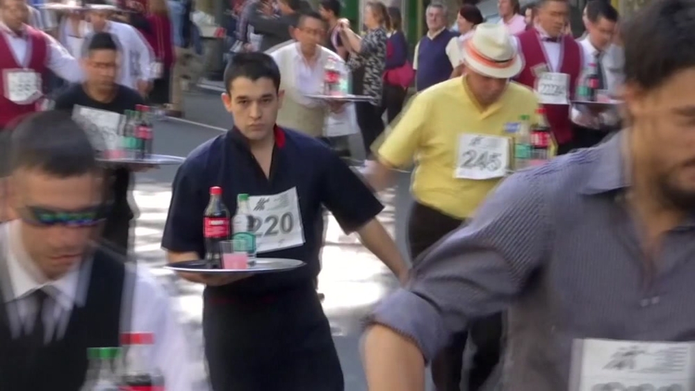 Waiters race to be crowned fastest server in Argentina