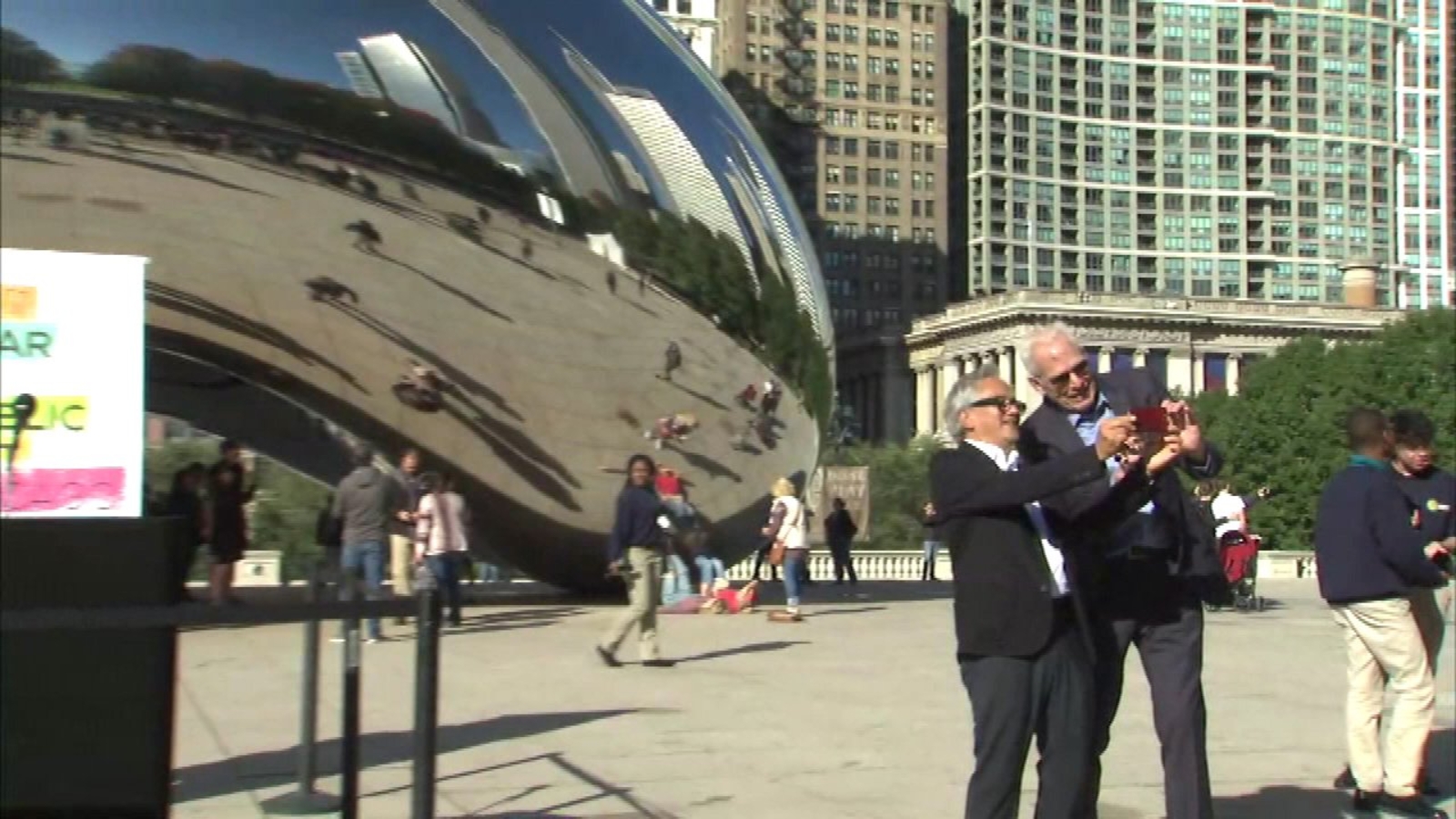 Creator of "the Bean" visits sculpture, takes selfie ABC7 Chicago