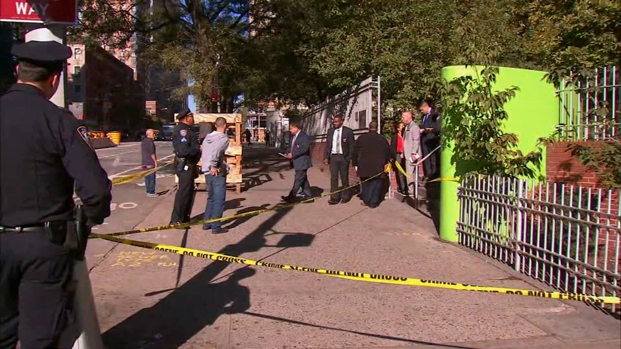 2 teens stabbed in Midtown