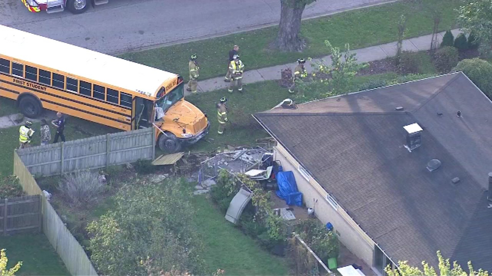 School bus hits Elk Grove Village house - ABC7 Chicago