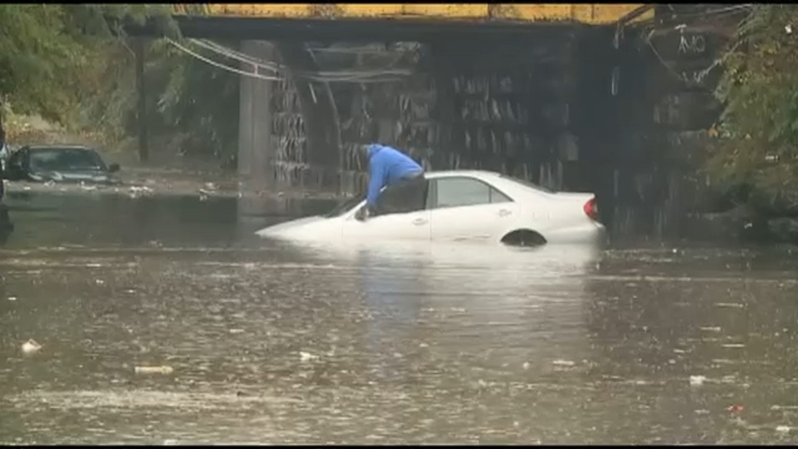 VIDEO Driver trapped in Newark flood water escapes through car window