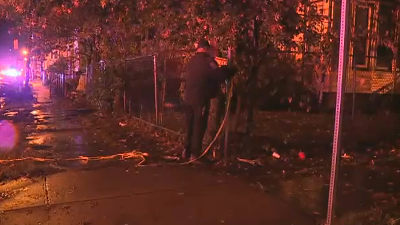 Off-duty officer fatally shoots 2 robbery suspects in Newark