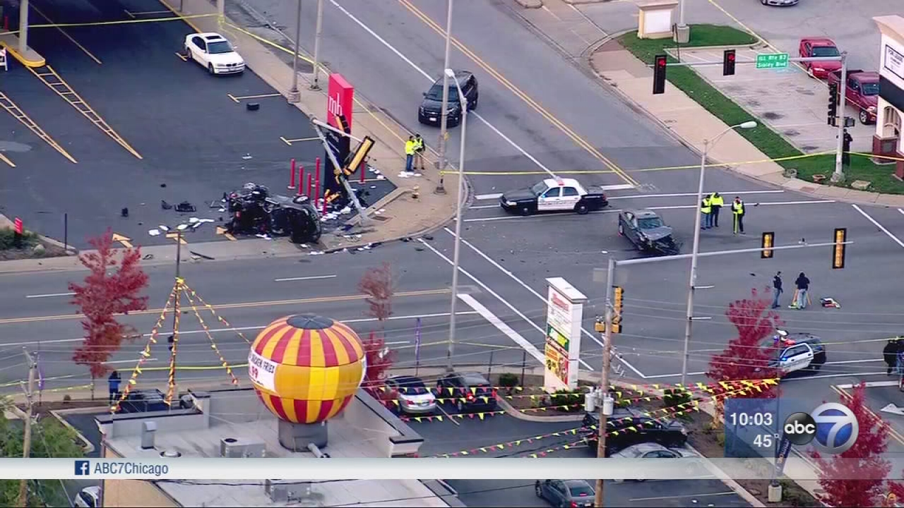 1 dead, at least 3 injured in Dolton crash following police chase