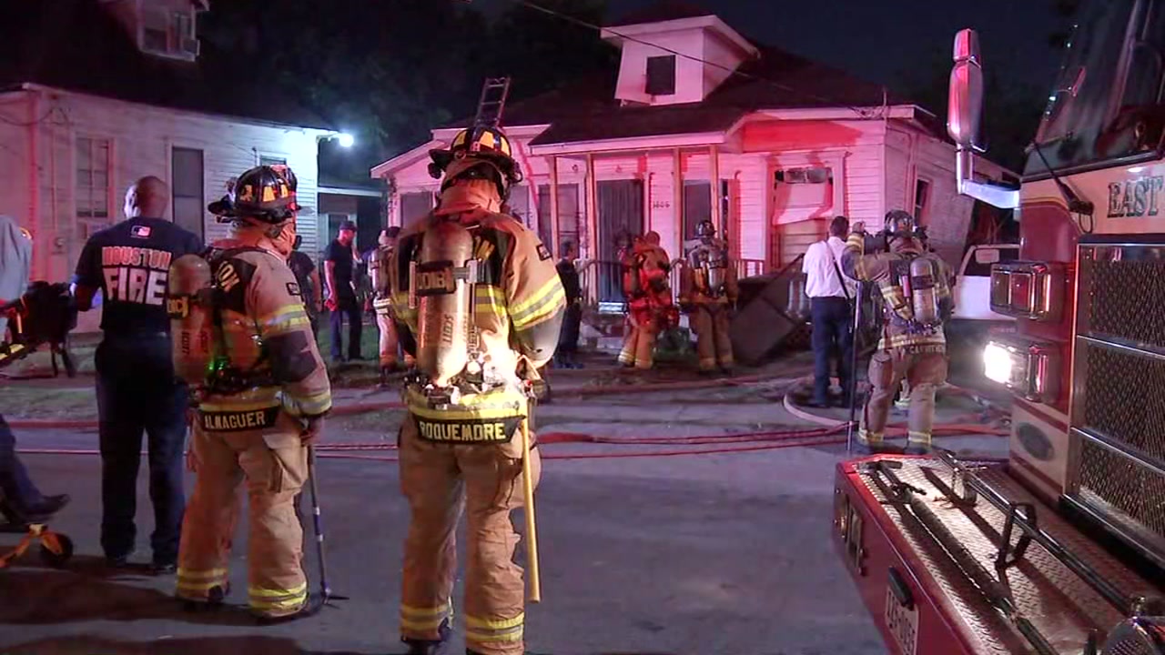 Fiery explosion hurts 4 in SE Houston