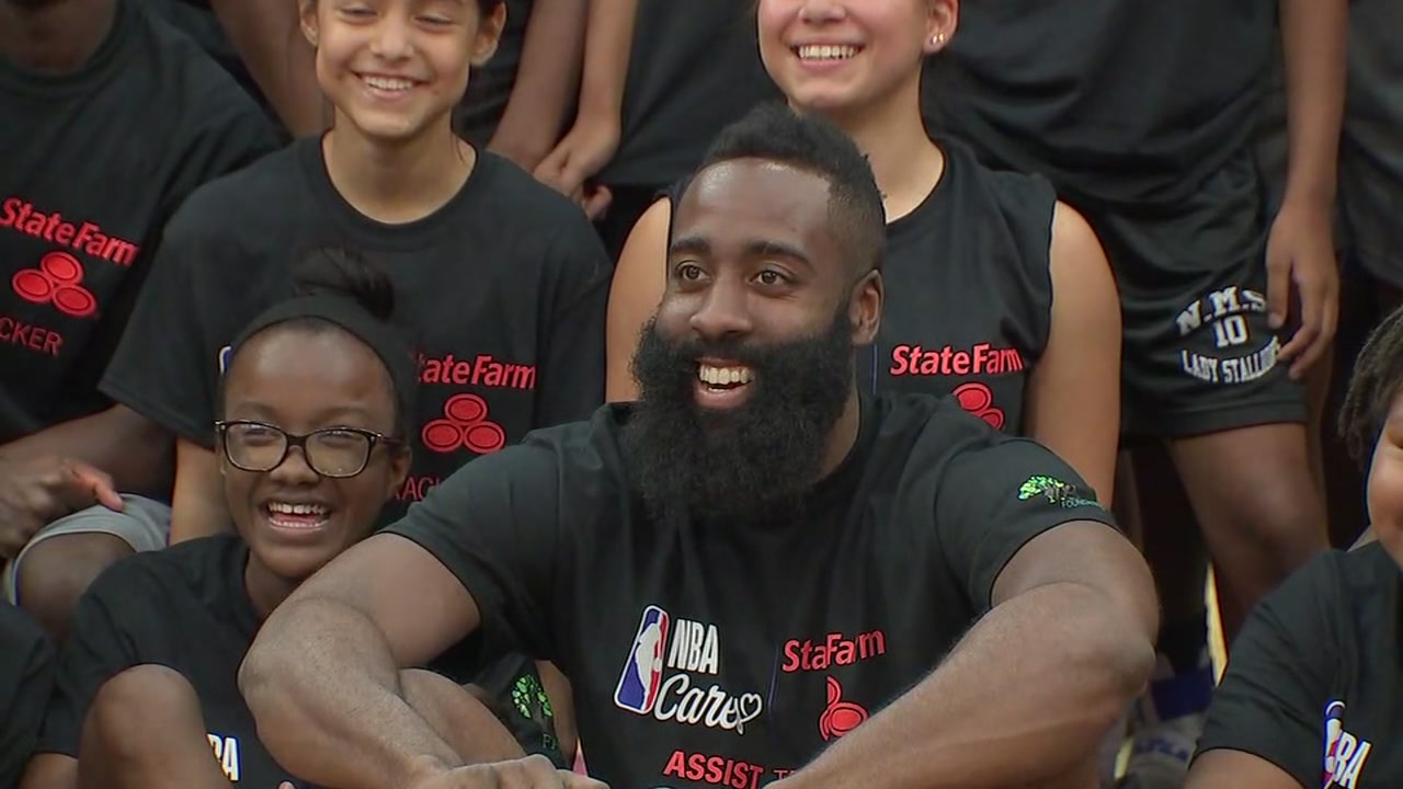 Rockets players give back to community