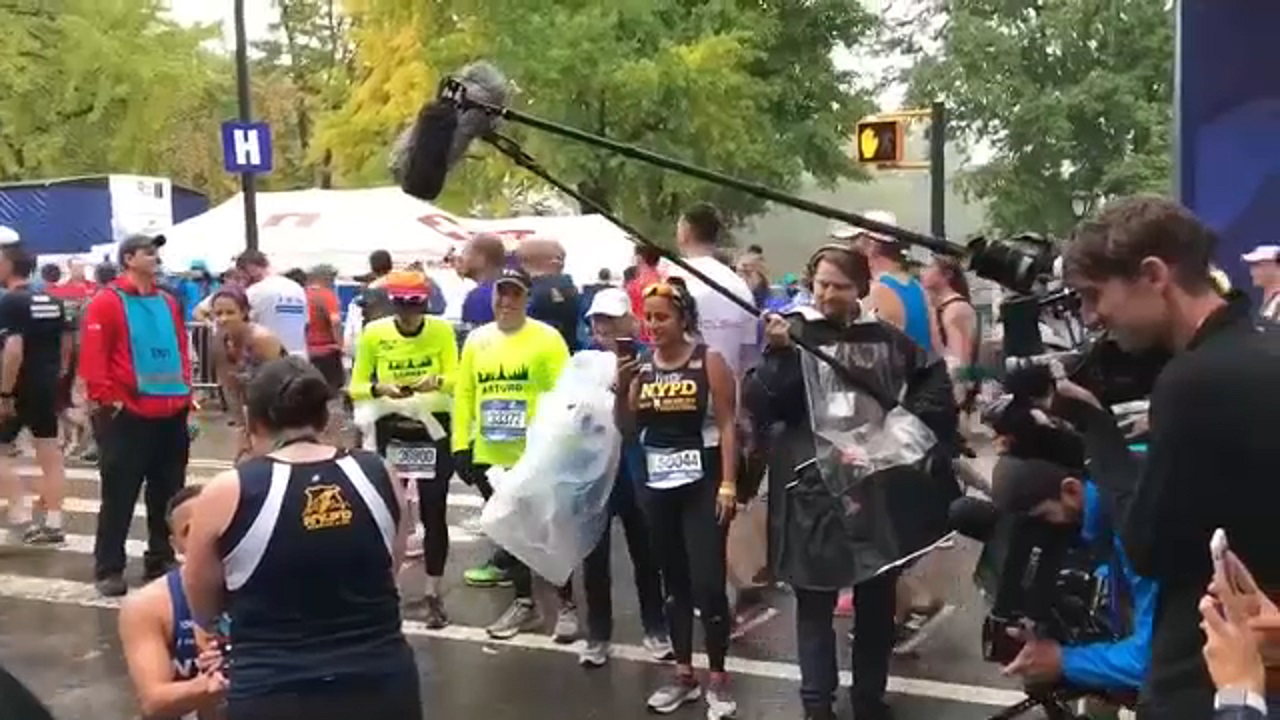 NYPD officer proposes to another officer at marathon