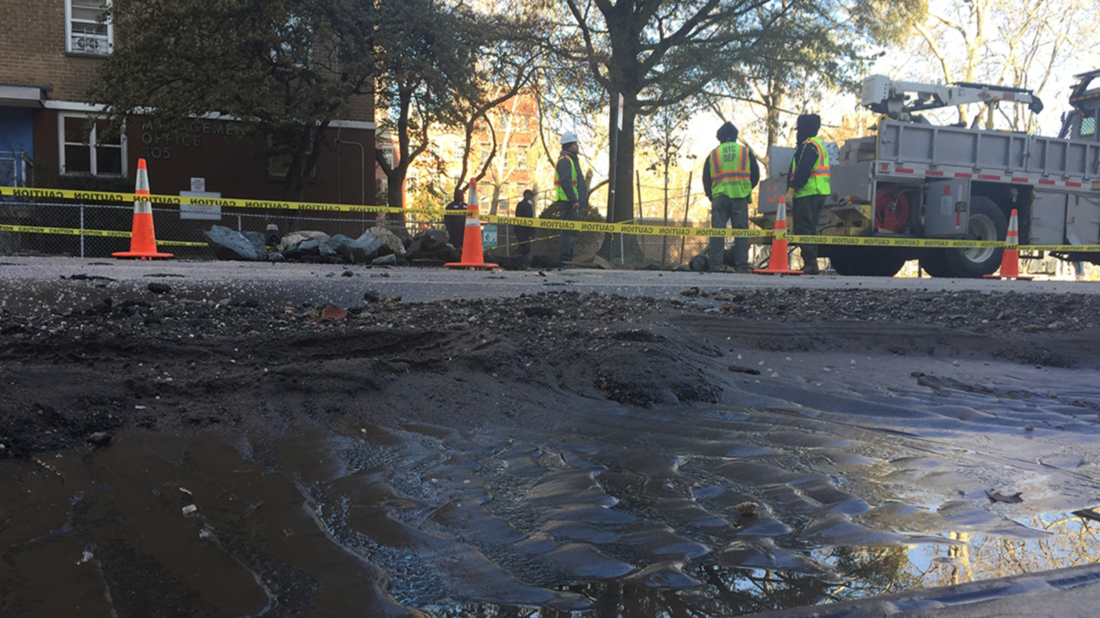 Crews respond to water main break on Lower East Side of Manhattan ...