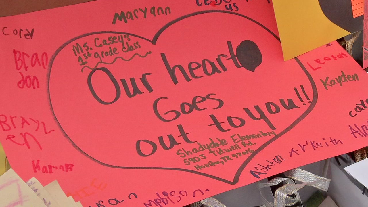 Houston students send cards to Sutherland Springs