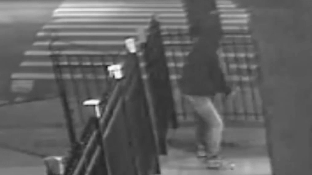 Police search for man who vandalized Brooklyn mosques with hammer