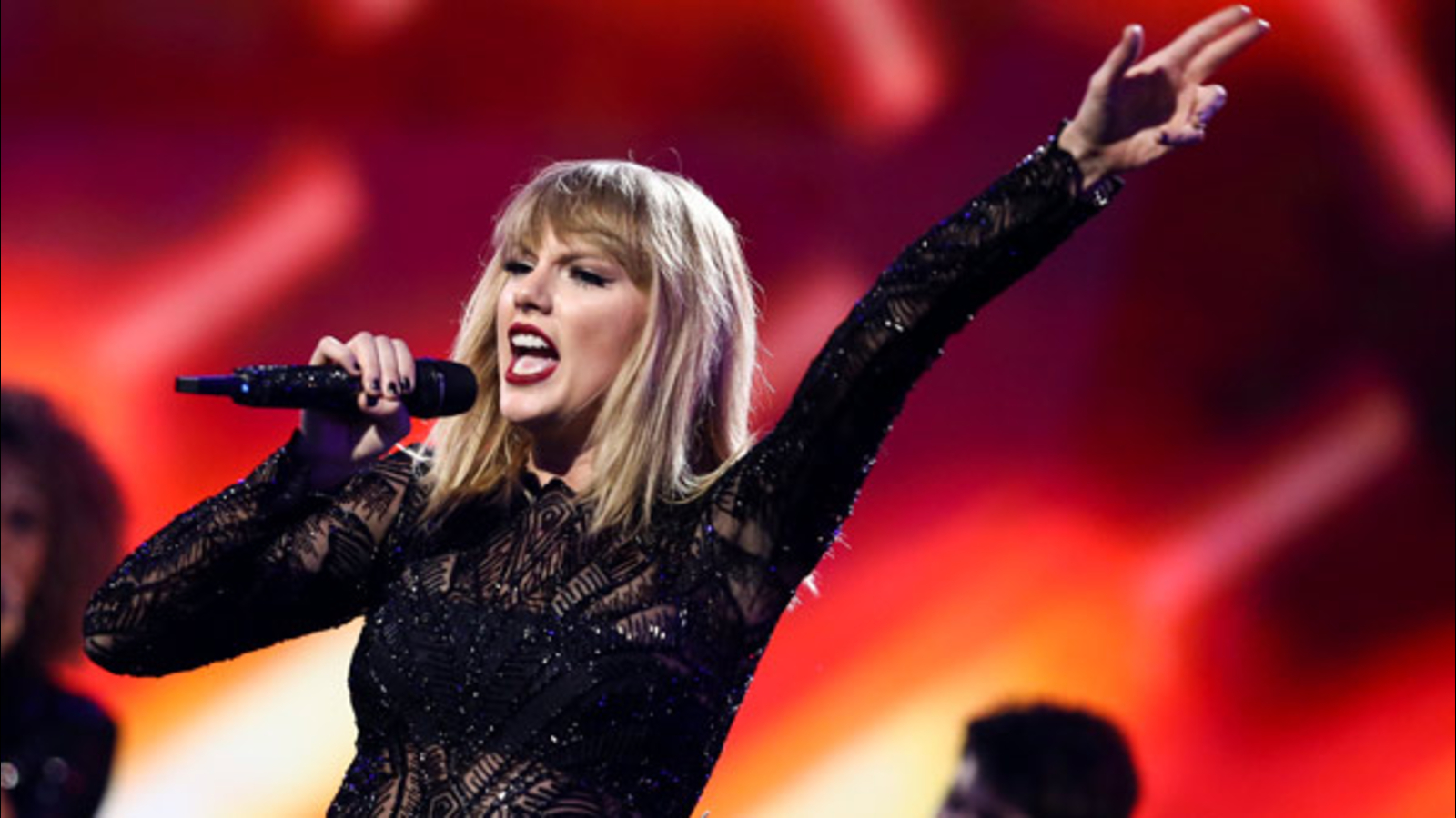Taylor Swift bringing 'reputation Stadium Tour' to Lincoln Financial